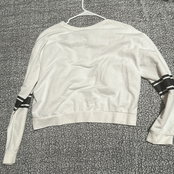 Friends Cropped Sweater - Picture 3 of 4